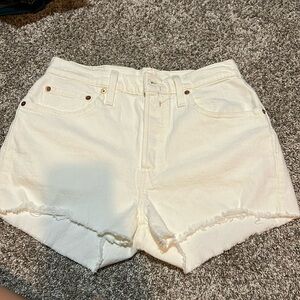 Levi 501 short. Size 28
